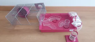 Jaula Hámster Rosa con accesorios de tubos y rueda