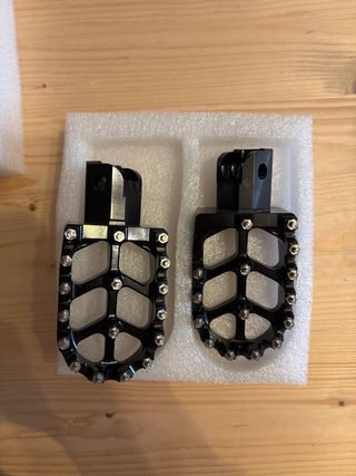 Pedane moto alluminio CNC nero