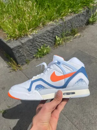 Nike Air Tech Challenge