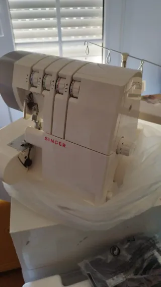 Remalladora Singer 14SH754