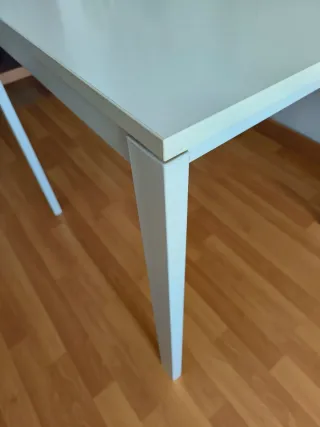 Mesa cuadrada Ikea Vihals blanca