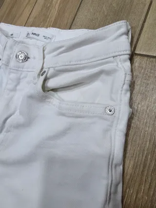 Pantalón vaquero flare blanco