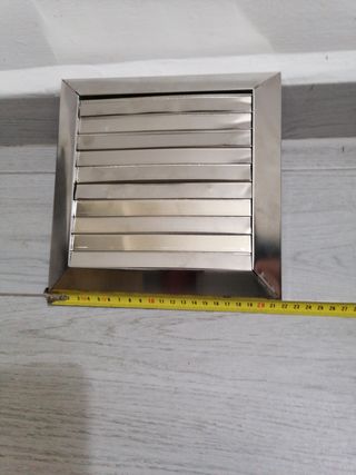 Rejilla de ventilación metálica