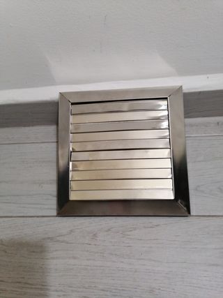 Rejilla de ventilación metálica