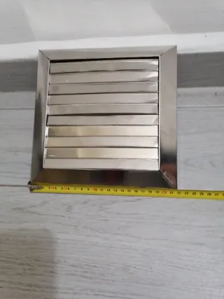Rejilla de ventilación metálica