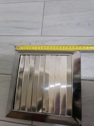 Rejilla de ventilación metálica