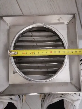 Rejilla de ventilación metálica