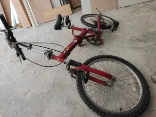 Bicicleta plegable roja