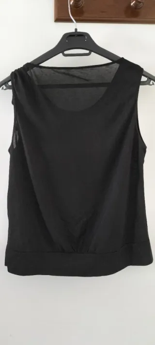 Top negro punto fino