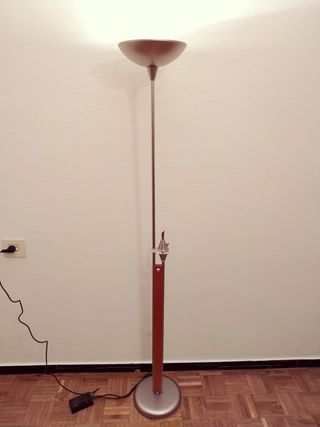 Lámpara de pie moderna metal y madera