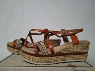 Sandalias cuña piel marrón talla 40