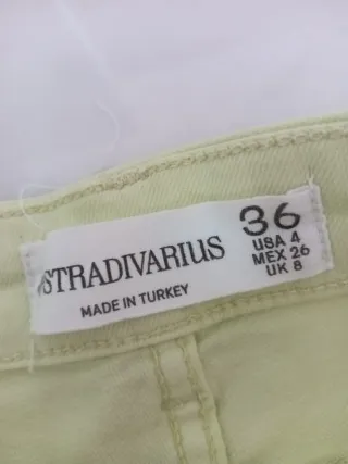 Pantalón vaquero flare verde pastel