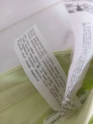 Pantalón vaquero flare verde pastel