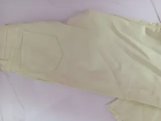 Pantalón vaquero flare verde pastel