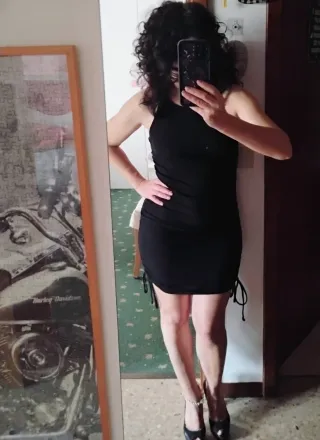 Abito nero con coulisse