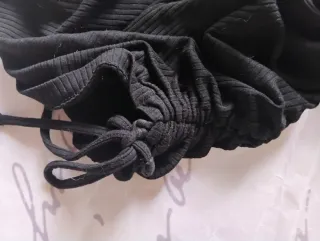 Abito nero con coulisse