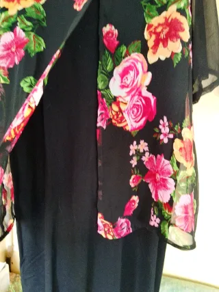 Abito estivo nero , con blazer su stampa floreale