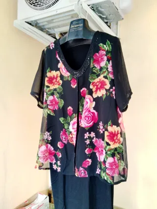 Abito estivo nero , con blazer su stampa floreale