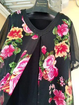 Abito estivo nero , con blazer su stampa floreale