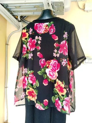Abito estivo nero , con blazer su stampa floreale