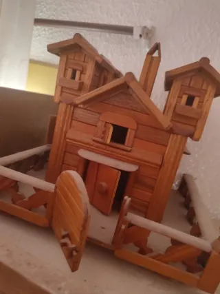 Casita de madera artesanal