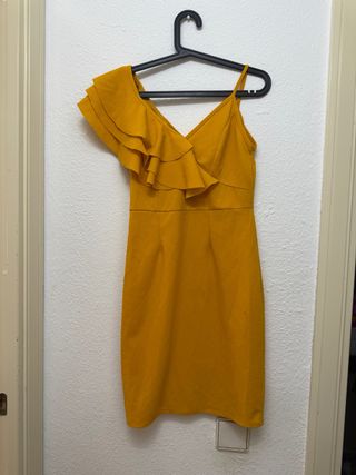 Vestido amarillo con volantes