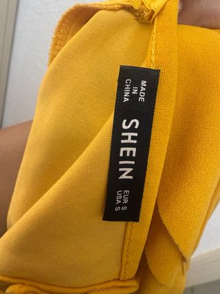 Vestido amarillo con volantes