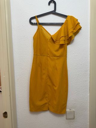 Vestido amarillo con volantes