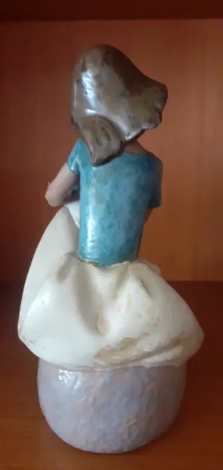 Figura Lladro Niña con Gato.