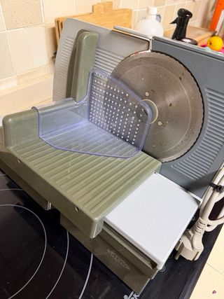 Cortador Fiambre Ufesa Semi Profesional 140w