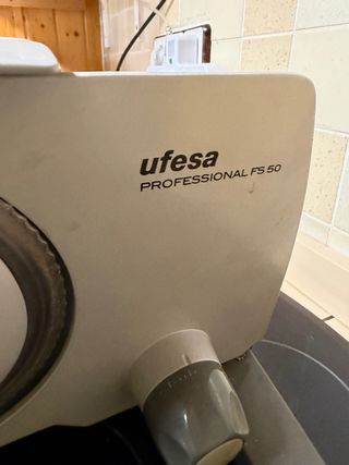 Cortador Fiambre Ufesa Semi Profesional 140w