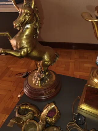 Lámpara bronce caballo y reloj antiguo