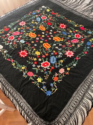 Manton de Manila Negro Bordado Flores