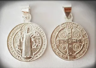 COLGANTE SAN BENITO EN PLATA 925