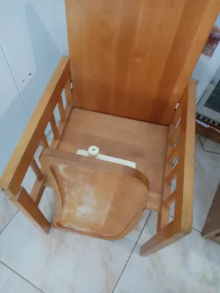Banco de madera con mesa