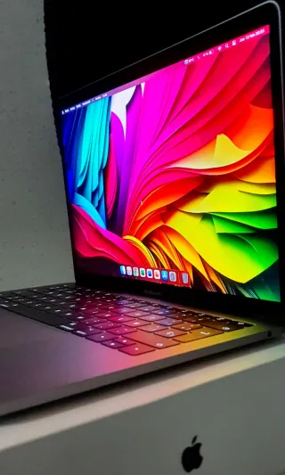 MACBOOK PRO