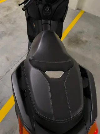 Yamaha Xmax 400 Negra - Como Nueva