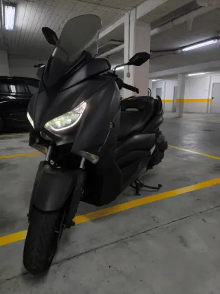 Yamaha Xmax 400 Negra - Como Nueva