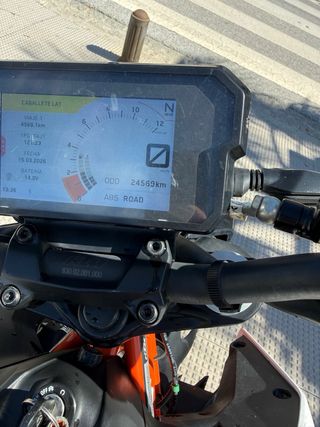 KTM Duke 390 Blanca y Naranja