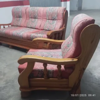 Sillón de madera y tela. Muy buen estado.