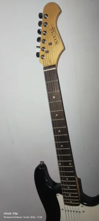 Guitarra eléctrica negra