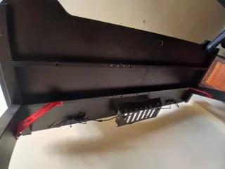 Escritorio gaming LED con soporte cascos y cables