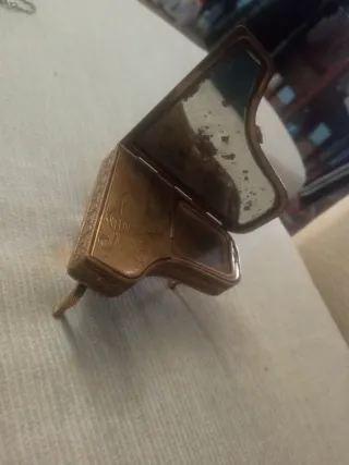 Caja de música piano chapado oro