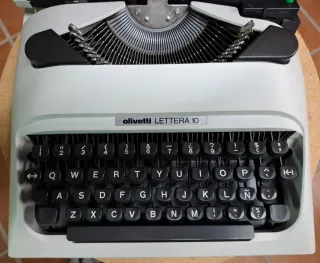 Máquina de escribir Olivetti Lettera 10
