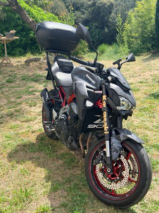 Kawasaki Z900 Negra y Roja