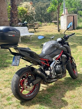 Kawasaki Z900 Negra y Roja