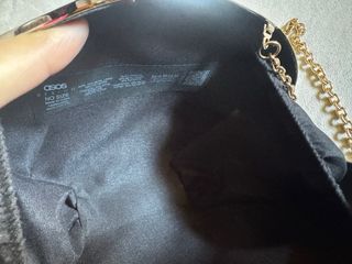 Bolso clutch rígido dorado ASOS