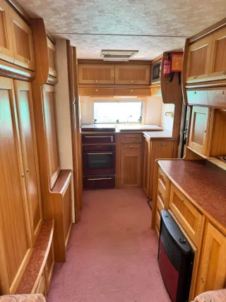 Caravana Inglesa Bessacar ,para dejar fija.