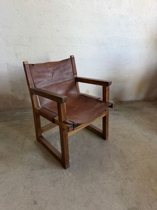 Sillón de cuero y madera