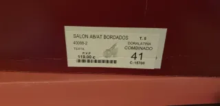 Zapatos de tacón de plataforma dorados y blancos